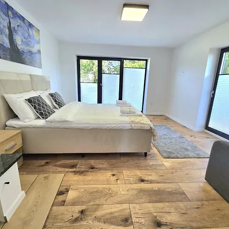 Mazurski Z Cegly Nad Jeziorem Sedansk